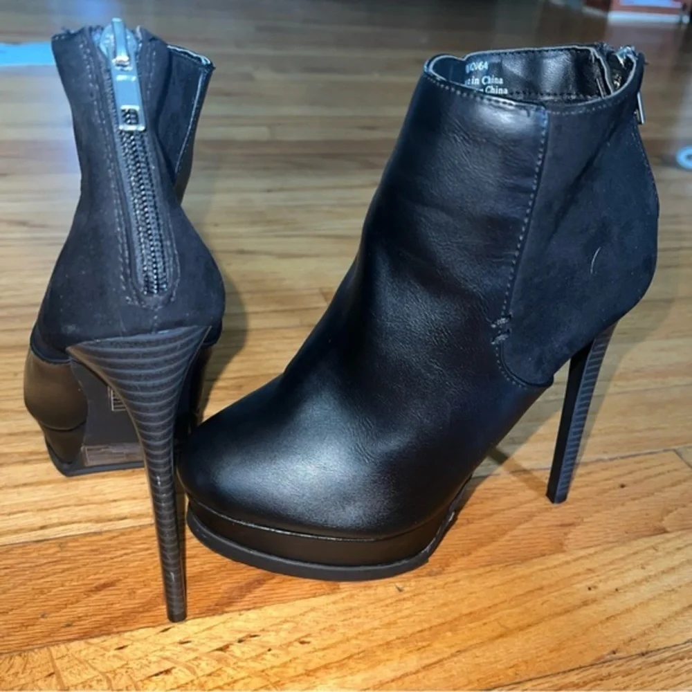 NWOT platform stiletto booties with zipper back